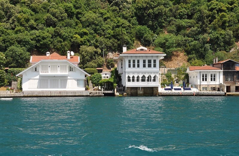Boğaz'da Yalı (Tarihî, Rıhtımlı)